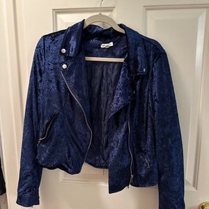 Urban outfitters velvet jacket 🌀🧵🔷